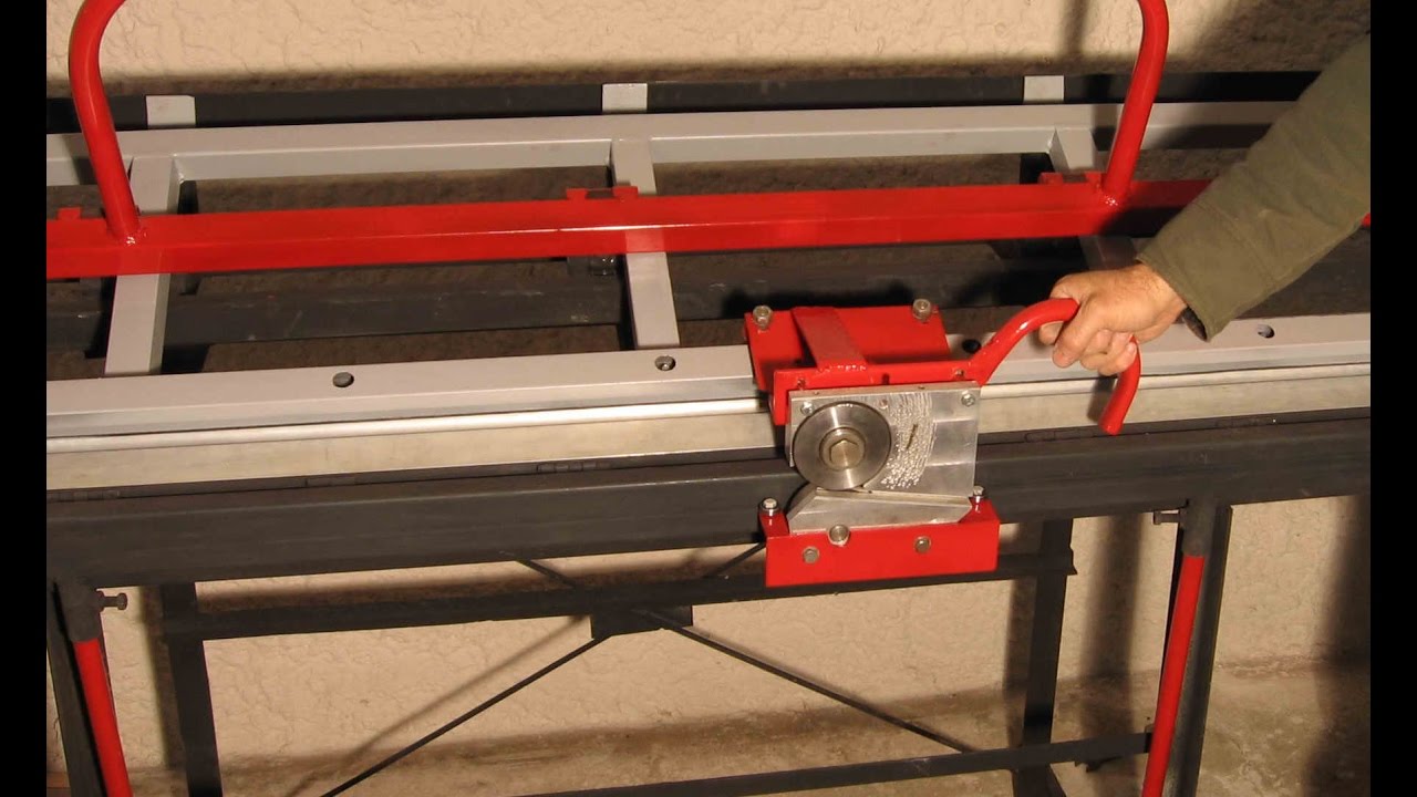 ЛИСТОГИБ С ОТРЕЗНЫМ НОЖОМ 1  bending machine with a cutting knife with his hands