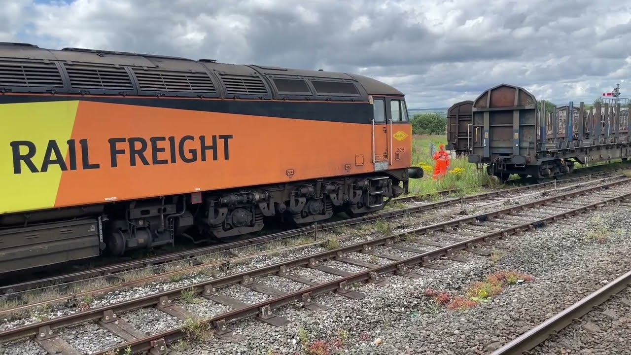 Unique shunting move! Class 56096 6Z33 Chirk Kronospan - Hellifield Goods Loops 24/07/2023