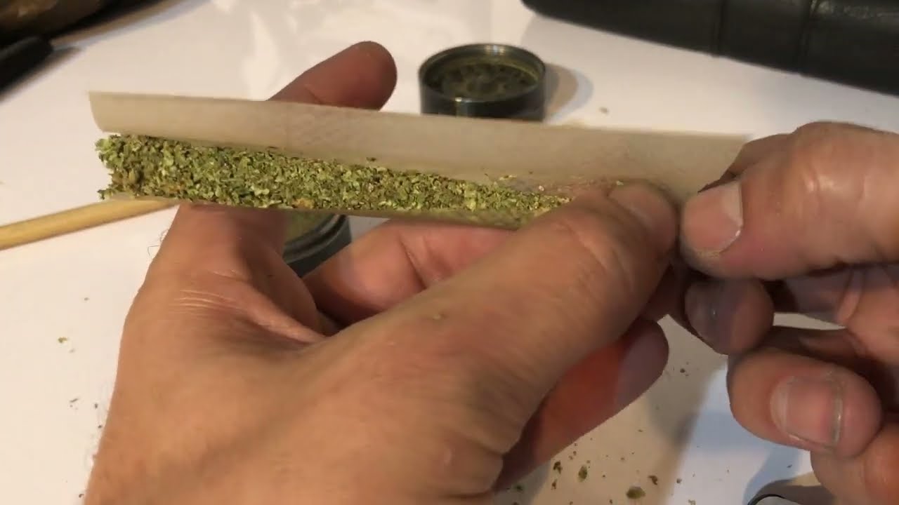 The Art Of Rolling  //  HOW TO ROLL  //  King Size paper rolling