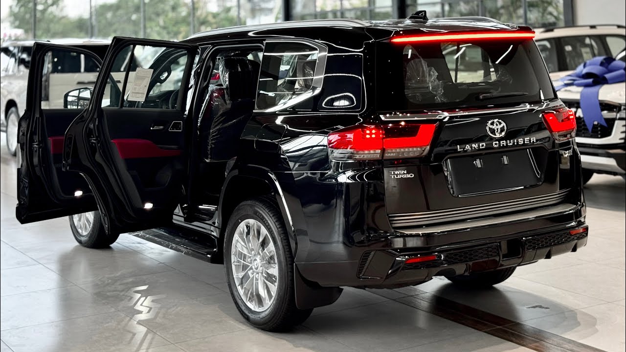 2025 Land Cruiser LC300 3.5L V6 Twin-Turbo : Black | King of The Road (669 Motors)