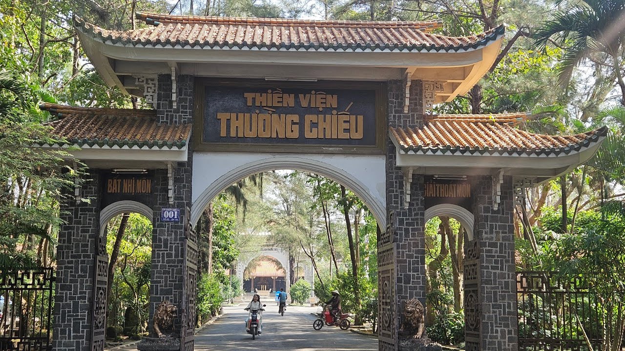 Tham quan Thiền Viện Thường Chiếu Đồng Nai .