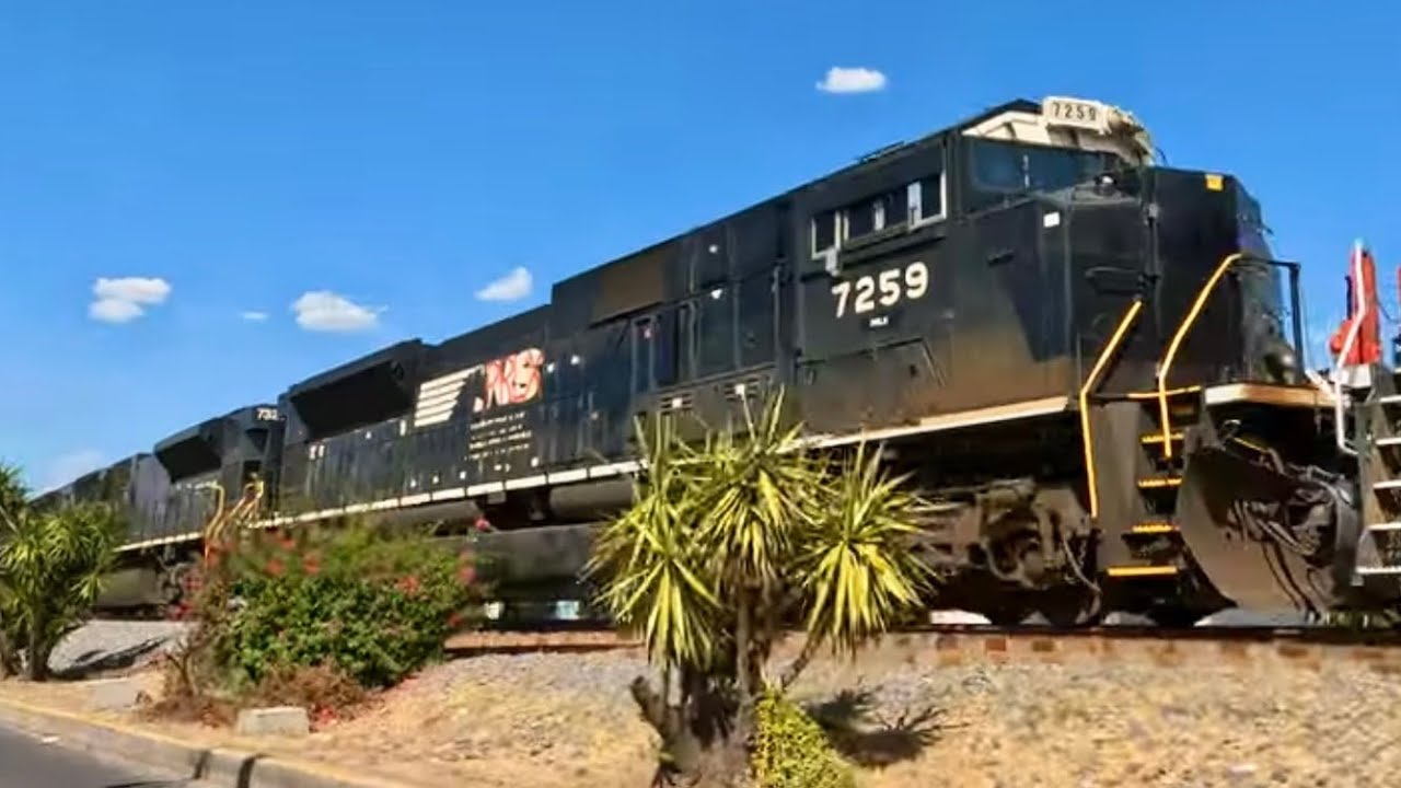 Llegada de Tender con 3 EX Norfolk NS FXE4811 FXE0004 FXE4804, salida de Irapuato a Guadalajara