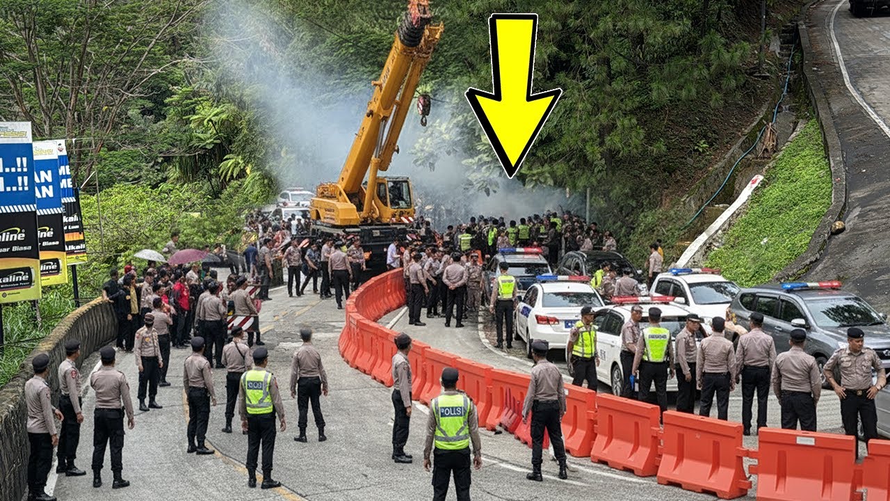 GAWAT !!! JALAN TERPAKSA DITUTUP TOTAL, Insiden Fatal Crane Besar Diturunkan Ke Sitinjau Lauik