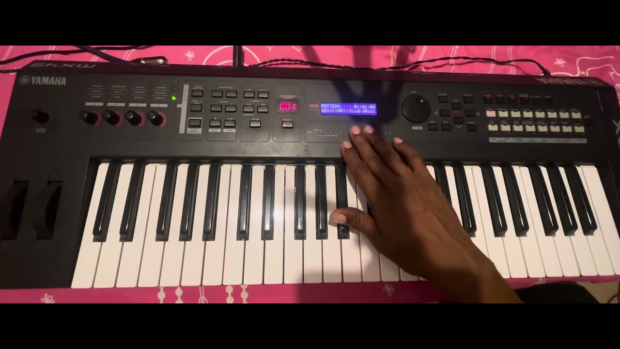 Como utilizar el acompañamiento en el Yamaha MX88/61/49