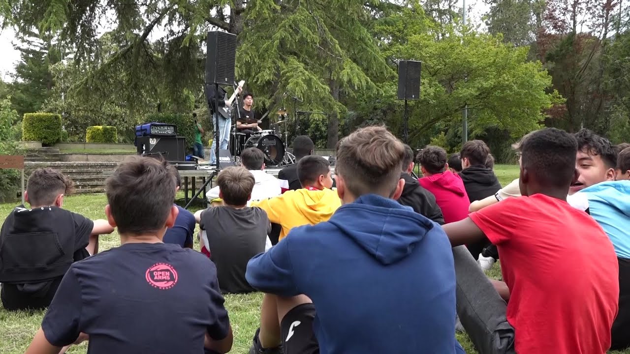 El Projecte Resssò continua amb el concert de Bicèfal a l’Escola Casa Nostra