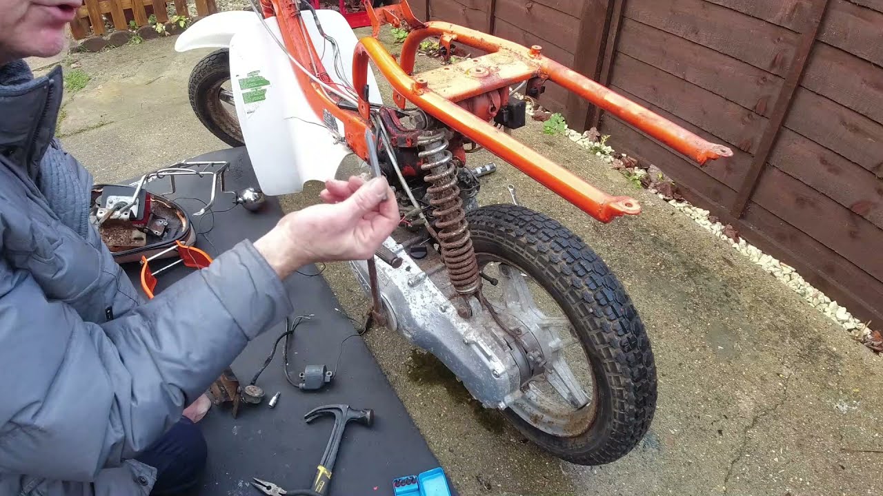 Suzuki FZ50 1980 Restoration ( Engine Removal )