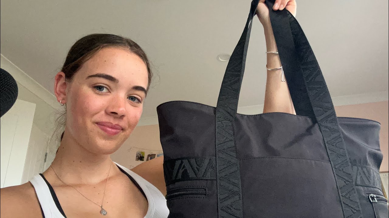 ASMR what’s in my uni bag? 💼 (laptop, keys + surprise items) 