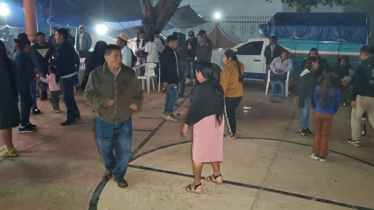🚩 (( Ojos de Pescado Guerrero )) Baile de feria anual con los Fregones de la Tuba 