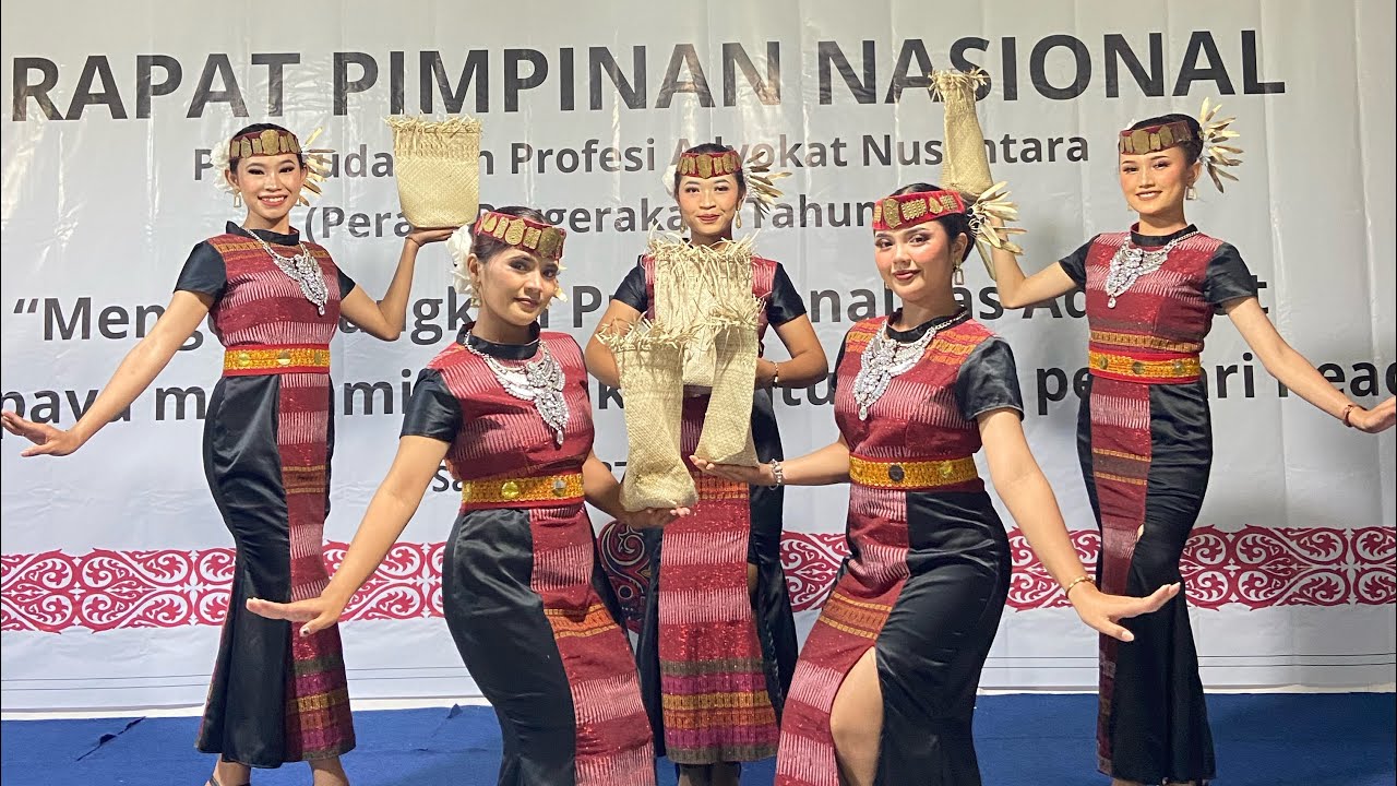 Tortor Anakhon hi do Hamoraon di Au - Tandok dan Atraksi 7 cawan
