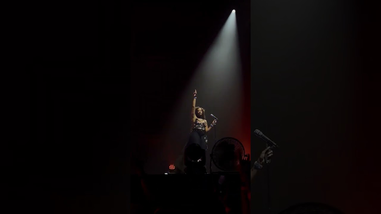 Tems live in South Africa (Part 7).