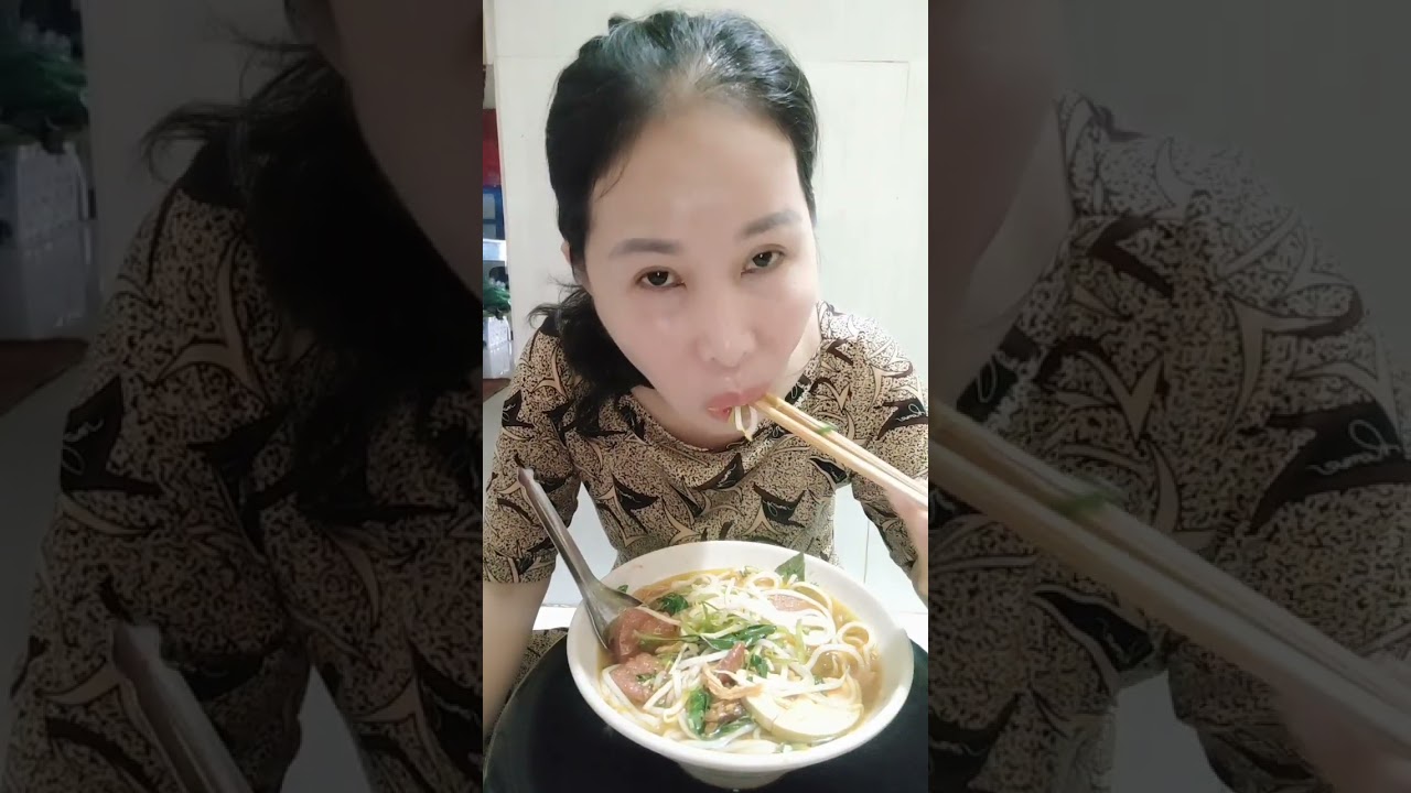 Cùng em bún Huế chay 