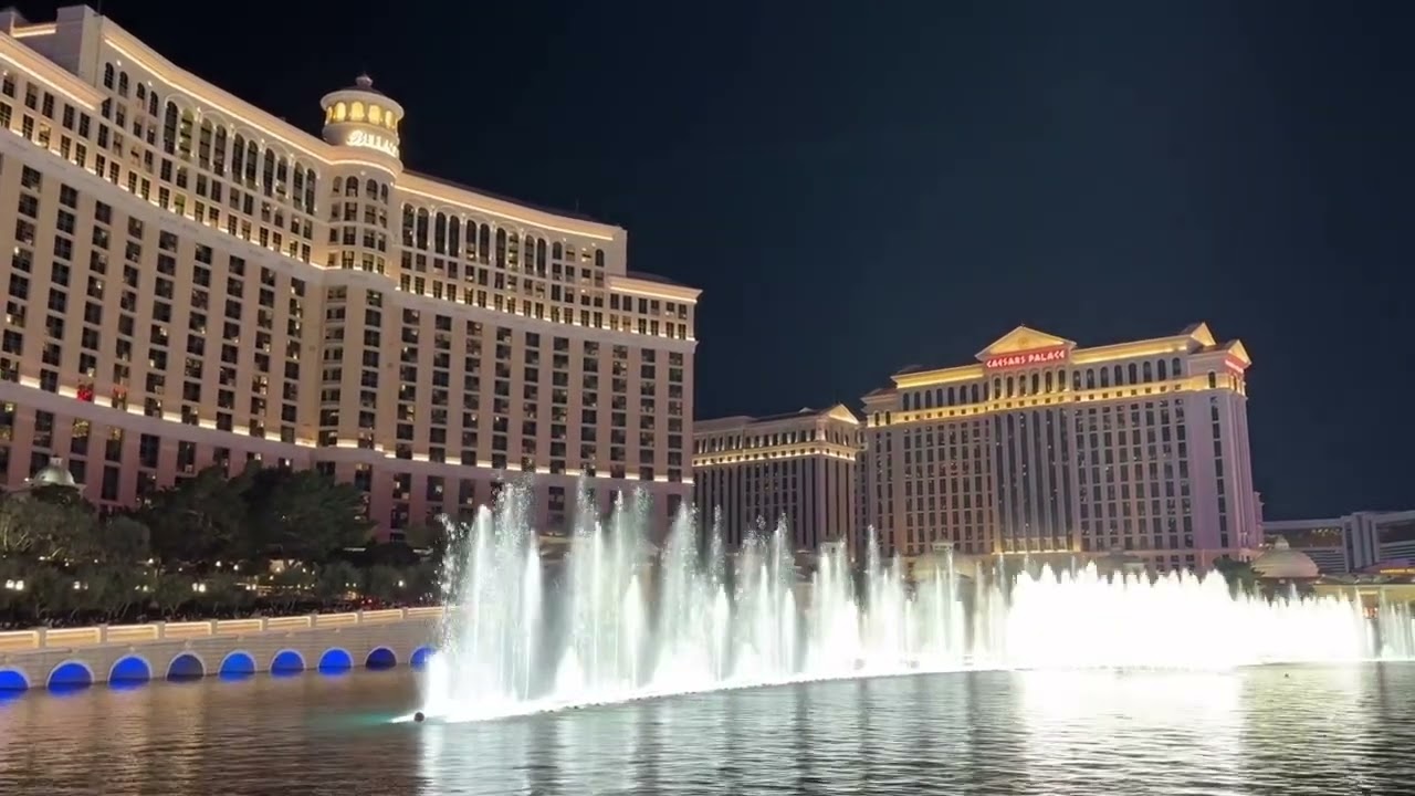 THE FAMOUS FOUNTAINS OF BELLAGIO IN LAS VEGAS NEVADA #fyp #travel #lasvegas #trending 