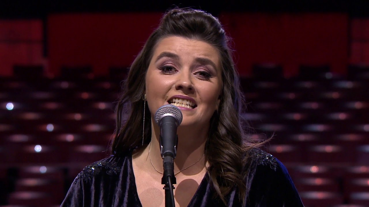 Esther Talia Casey og kammerkórinn Aurora - Þessi fallegi dagur - söngleikurinn 9 líf