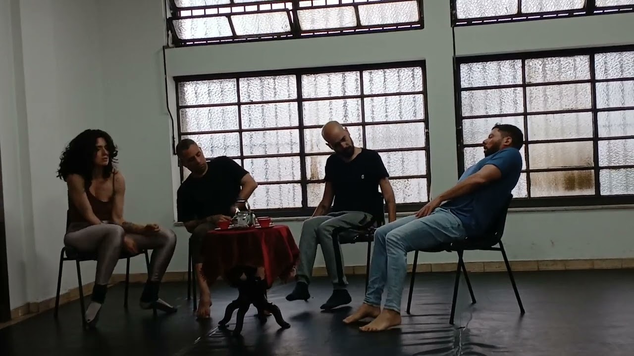 23/10- tremedeira na mesa