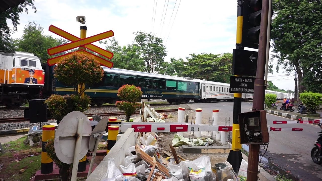 Kereta Api Indonesia Panoramic Railroad Crossing Indonesia