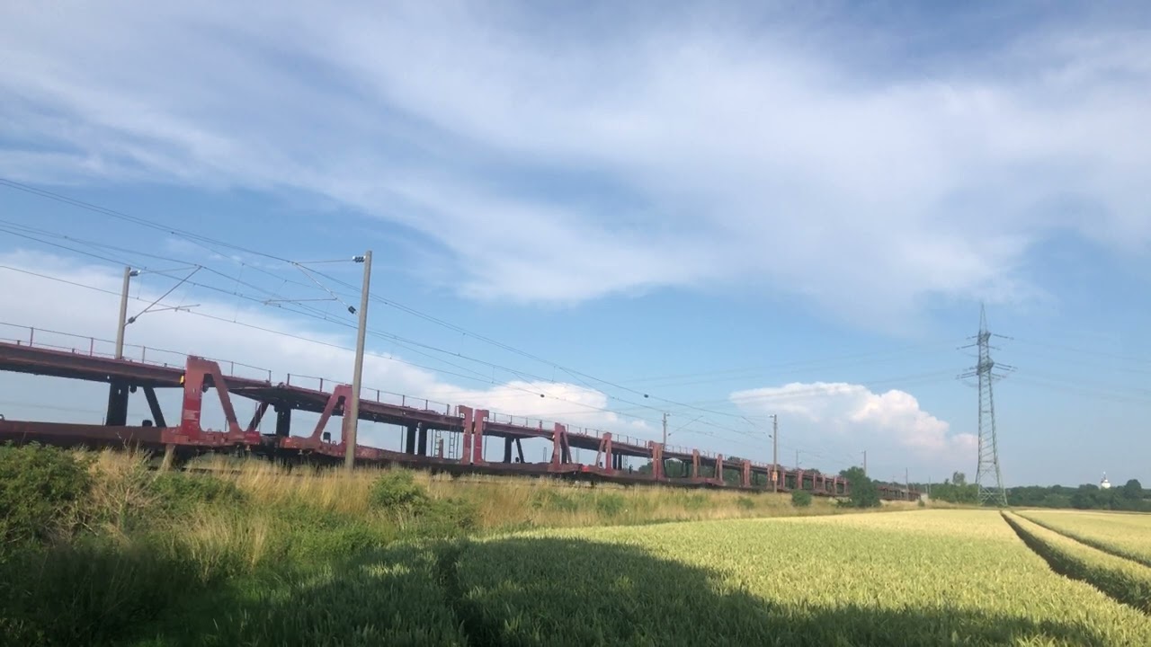 G&uuml;terzug mit 189 072-7 und leeren Autowagen