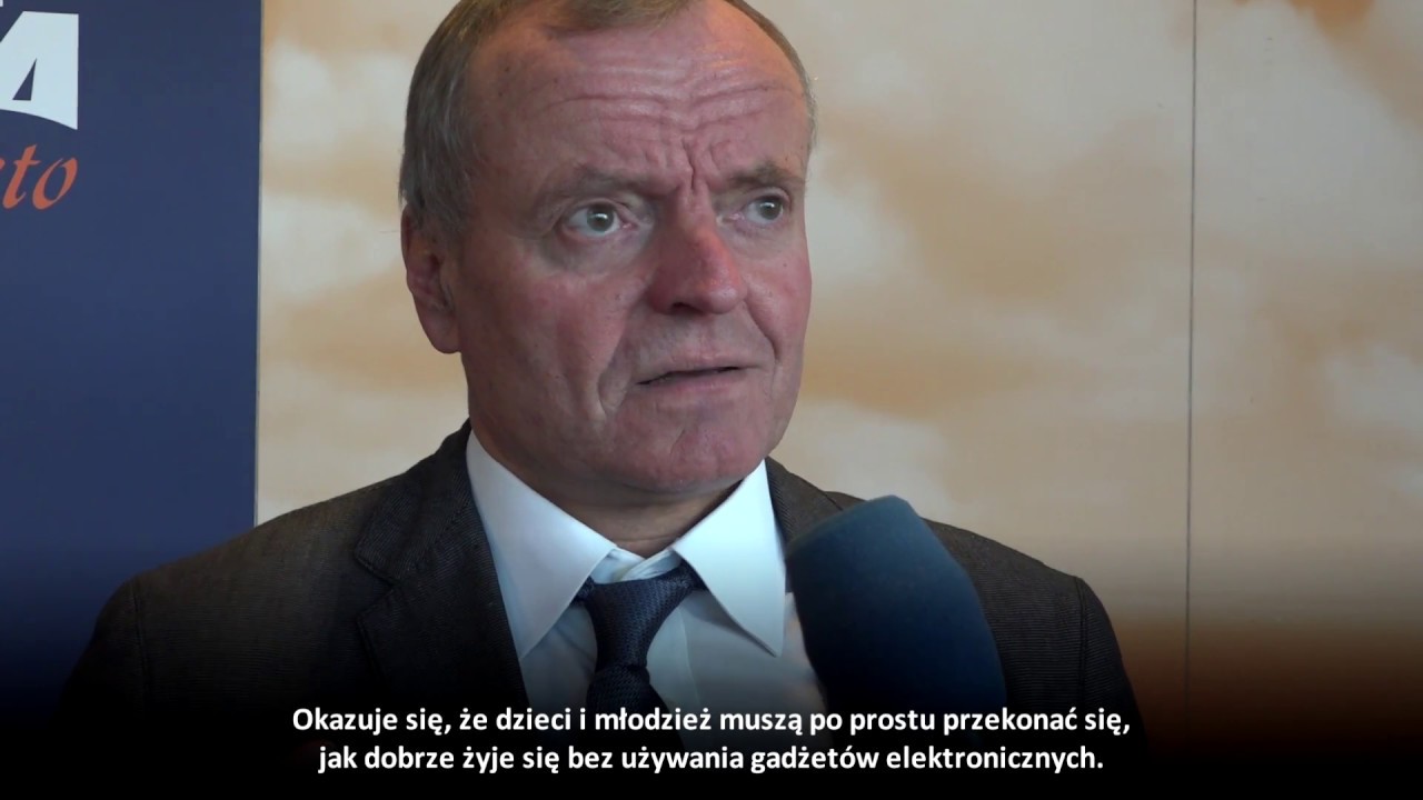 Prof. Manfred Spitzer światowej sławy psycholog o nowoczesnej edukacji z piórem i kartką