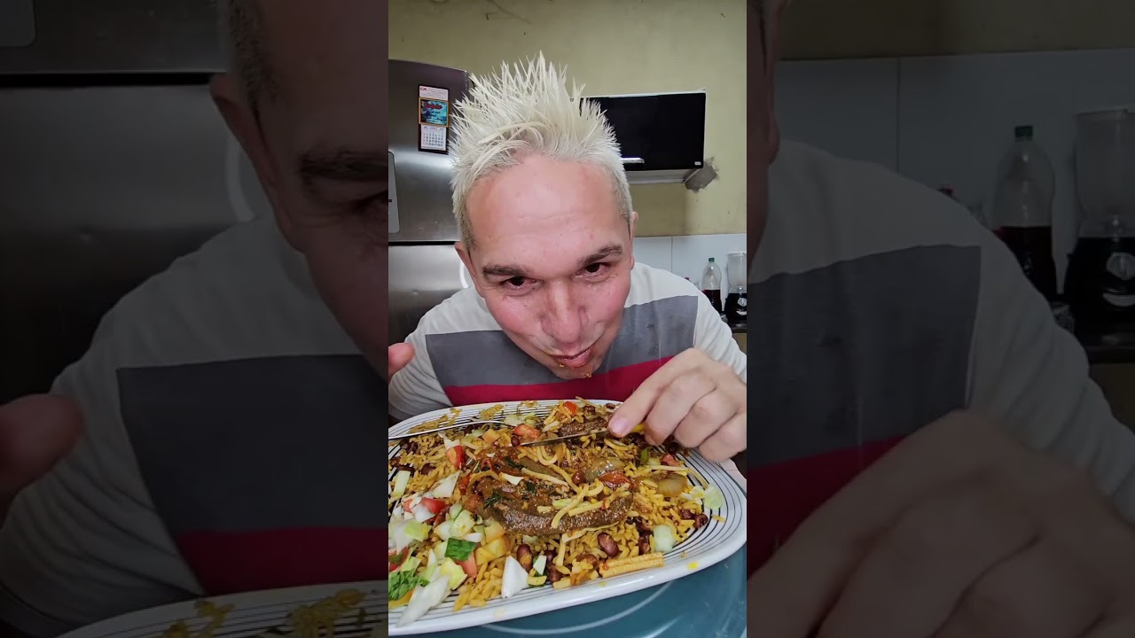Fígado acebolado com Baião de dois com feijão verde e macarrão e salada #comida