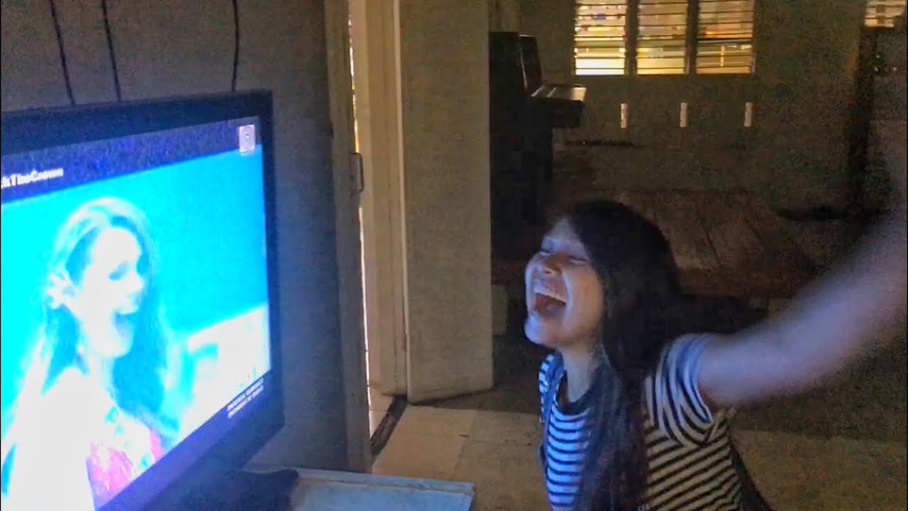 FILIPINA FUNNY REACTION to MISS UNIVERSE 2018!