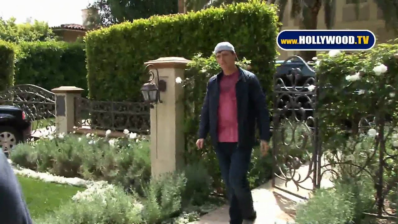 Shawn King's Dad & Son Speak in Front of Larry King's House