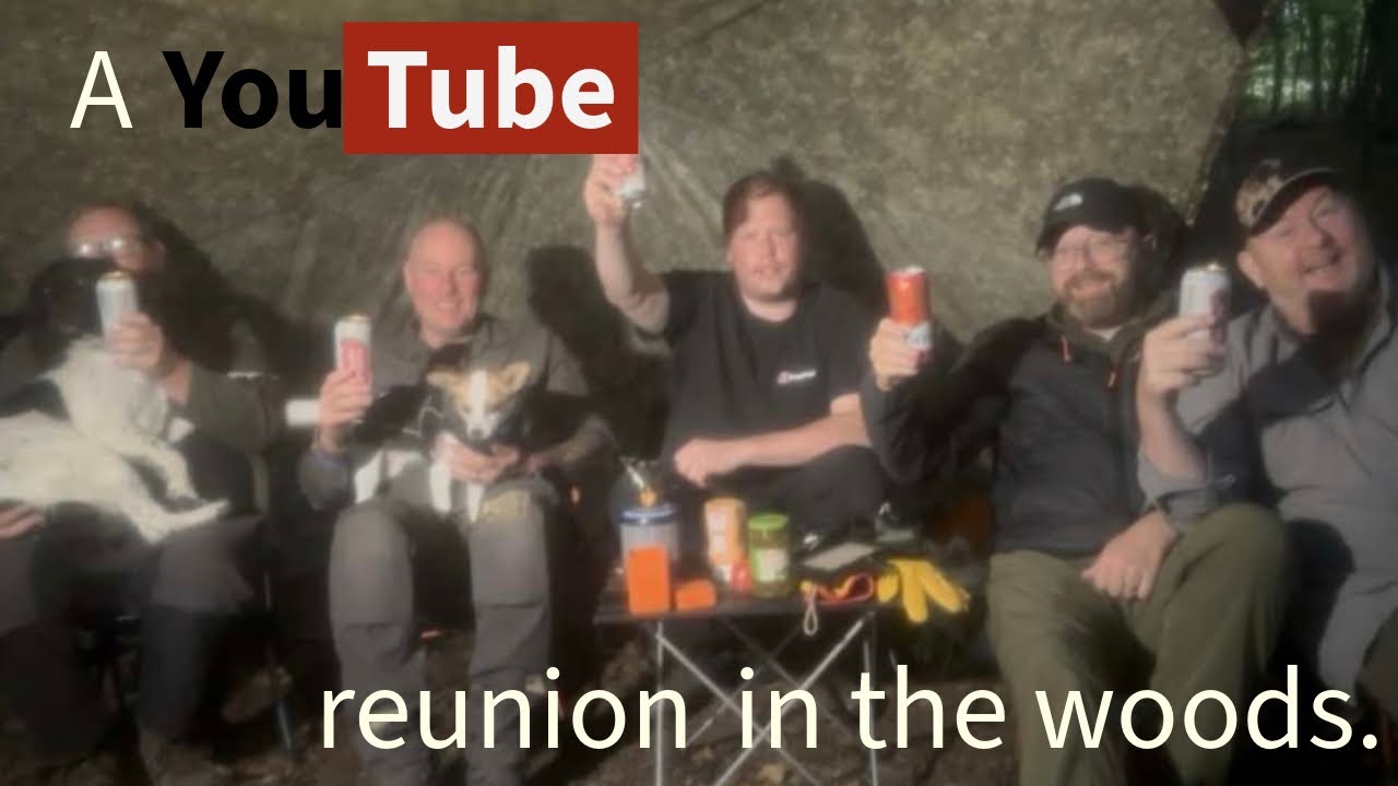 Лесной лагерь для воссоединения любителей You-Tubers.