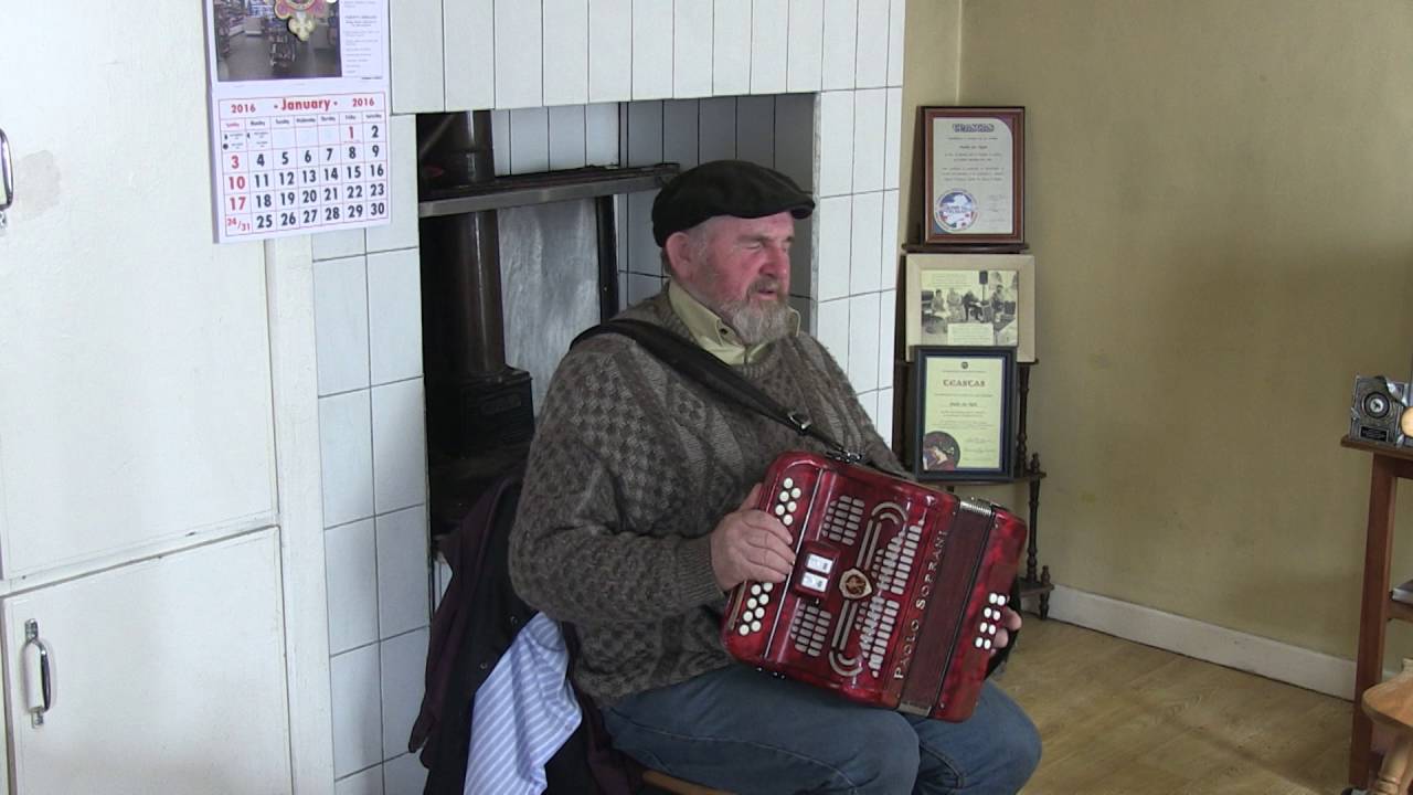 Interview : Paddy Joe Tighe / Paddy Joe Tighe ; Jackie Small