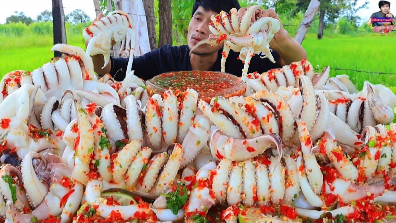 หนวดหมึกใหญ่ราดซีฟู๊ดแกล้มผักสดแซ่บคักอีหลีครับพี่น้องMUKBANG EATING SHOW#โก้อีสานพาแดก 