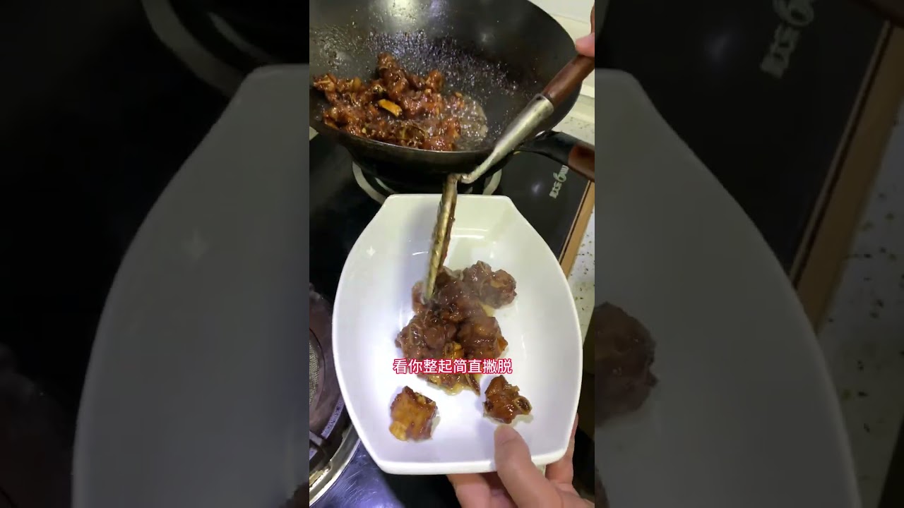 糖醋排骨，才应该是外地人来成都的必点菜。今天我爸弄的全是我喜欢吃的，已经不晓得从哪儿开始下筷子了，搞不赢，根本搞不赢。#干杯吧爸爸 #家庭日常 #糖醋排骨 #日常做饭 #成都必吃菜