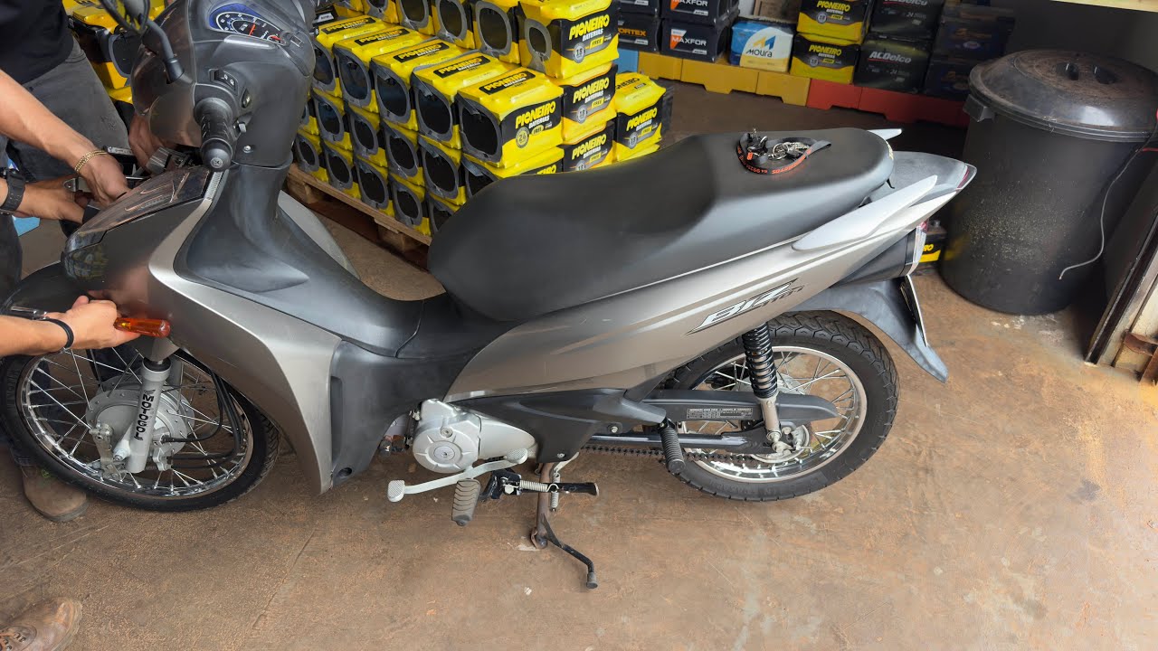 Como dar tranco na moto Biz