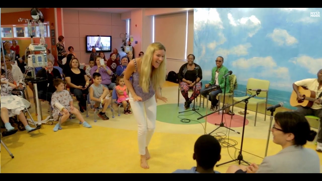 Joss Stone sings 