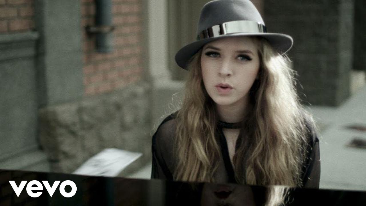 ZZ Ward - 365 Days (The Summer's Over)
