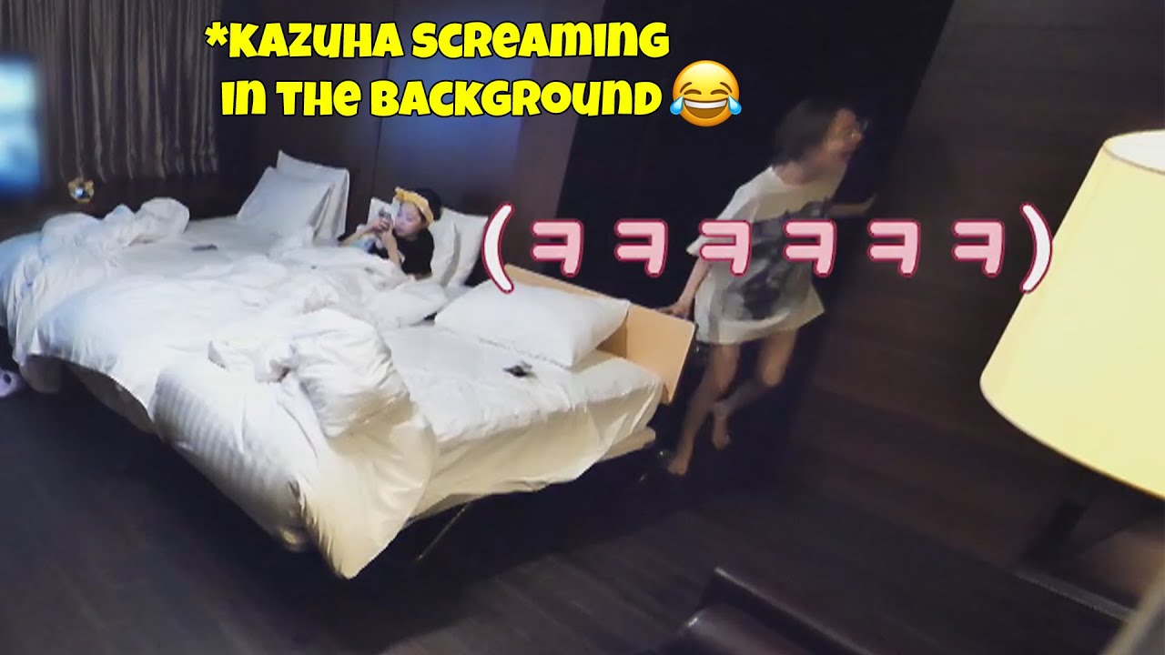 SAKURA messed up the lights while KAZUHA was taking shower😂