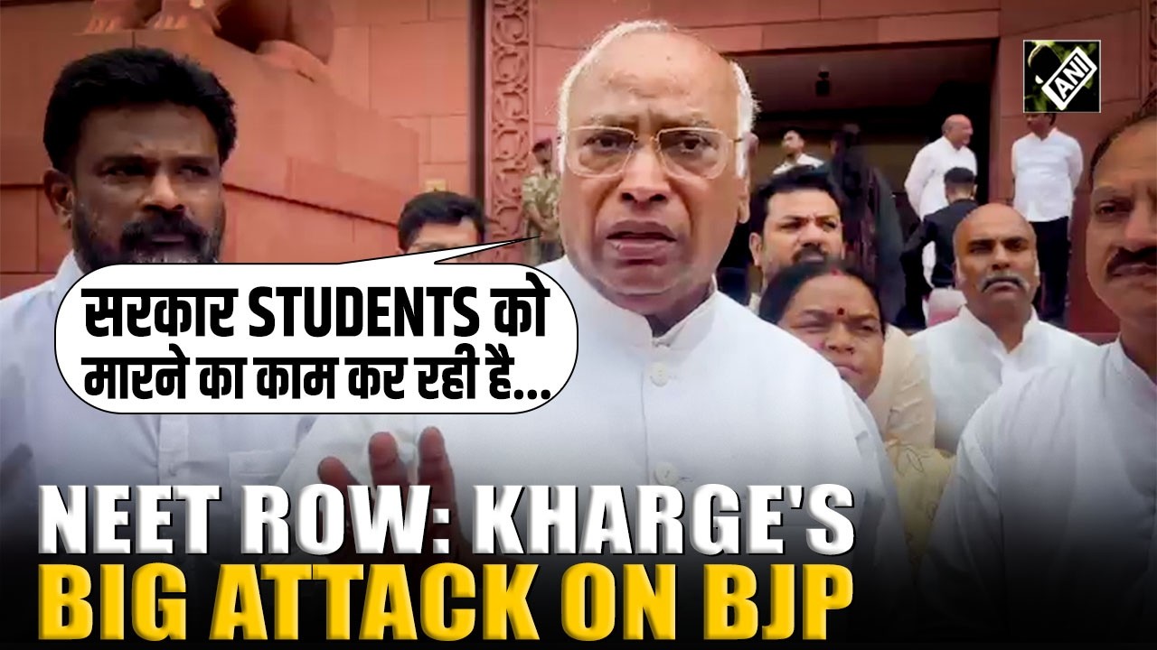 Kharge uderza w BJP w związku z aferą NEET, zarzuca rządowi porzucenie student&oacute;w po wycieku pytań...