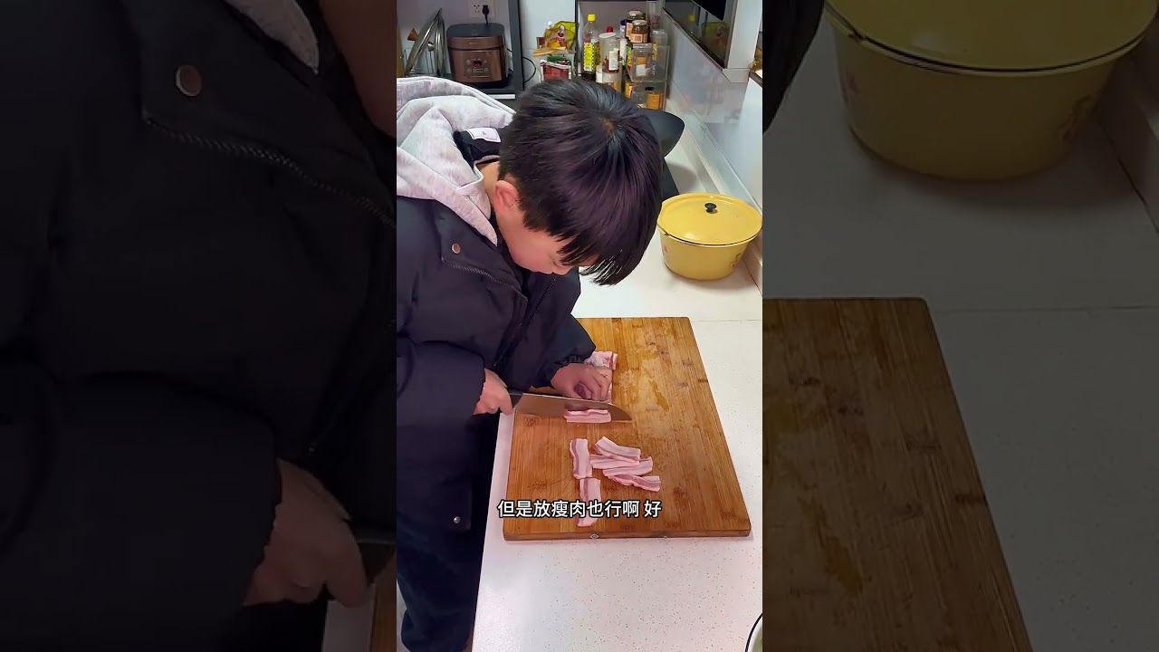 Kid Chef's Garlic Sprout Stir-Fry: Easy & Tasty Primary School Recipe