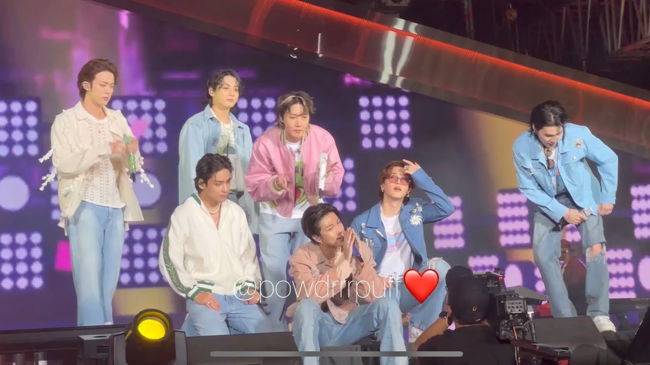 221015 - FANCAM - Boy With Luv - BTS @ YET TO COME BUSAN
