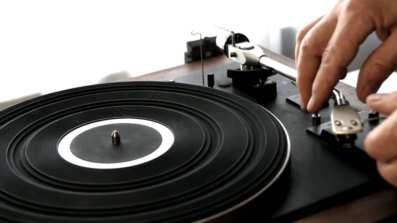 Transporting a turntable