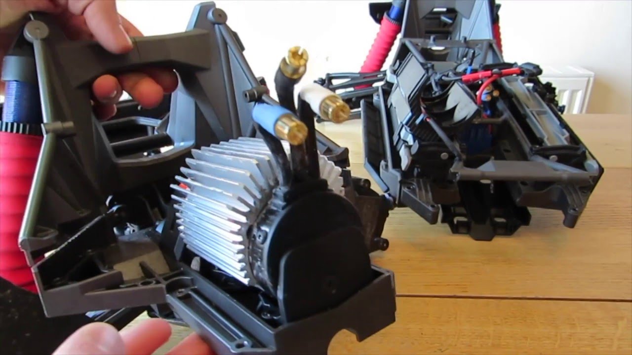 Traxxas XMAXX Rear end removal