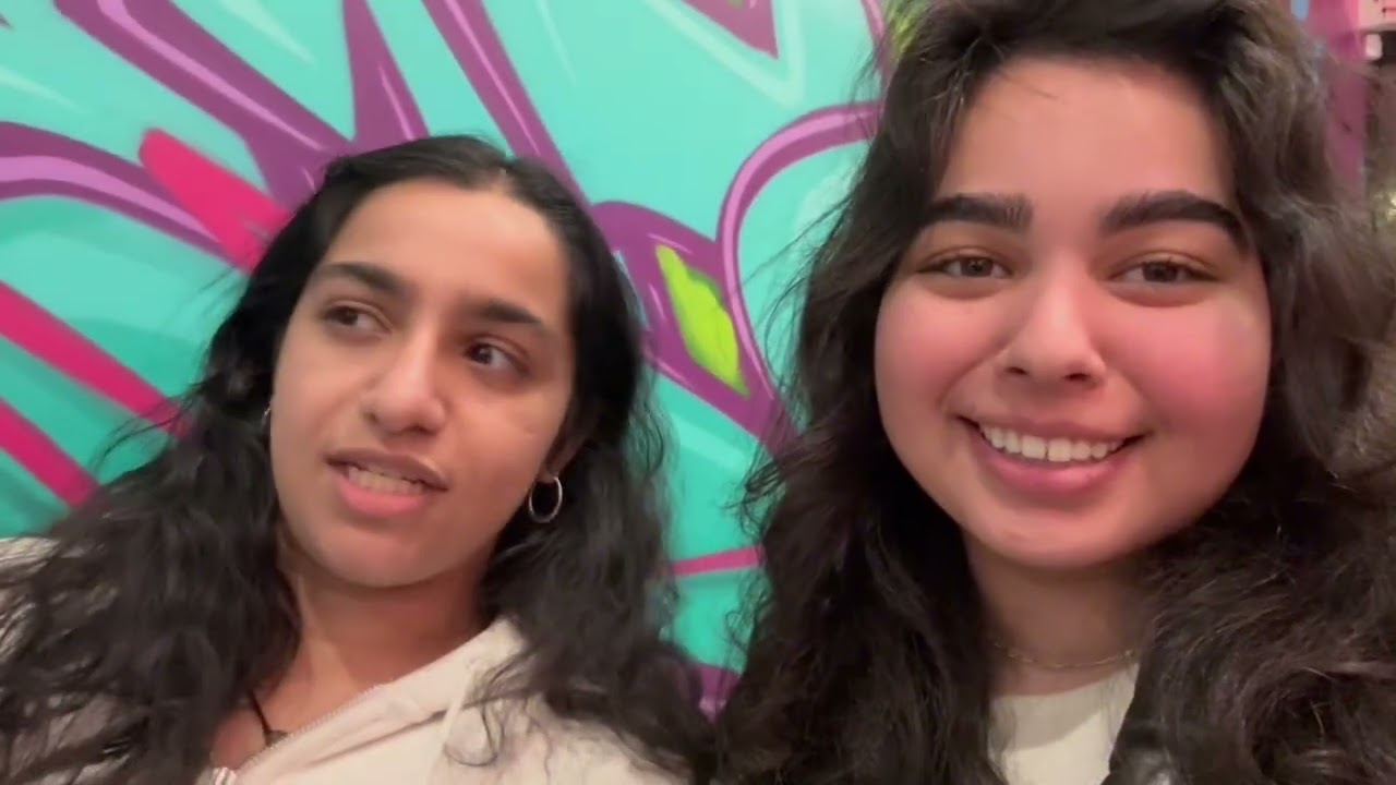 College in New York Girlhood Ambience — 4k goes to Chilis!