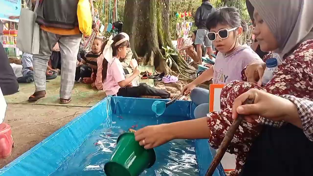 Bermain tangkap ikan, seru banget