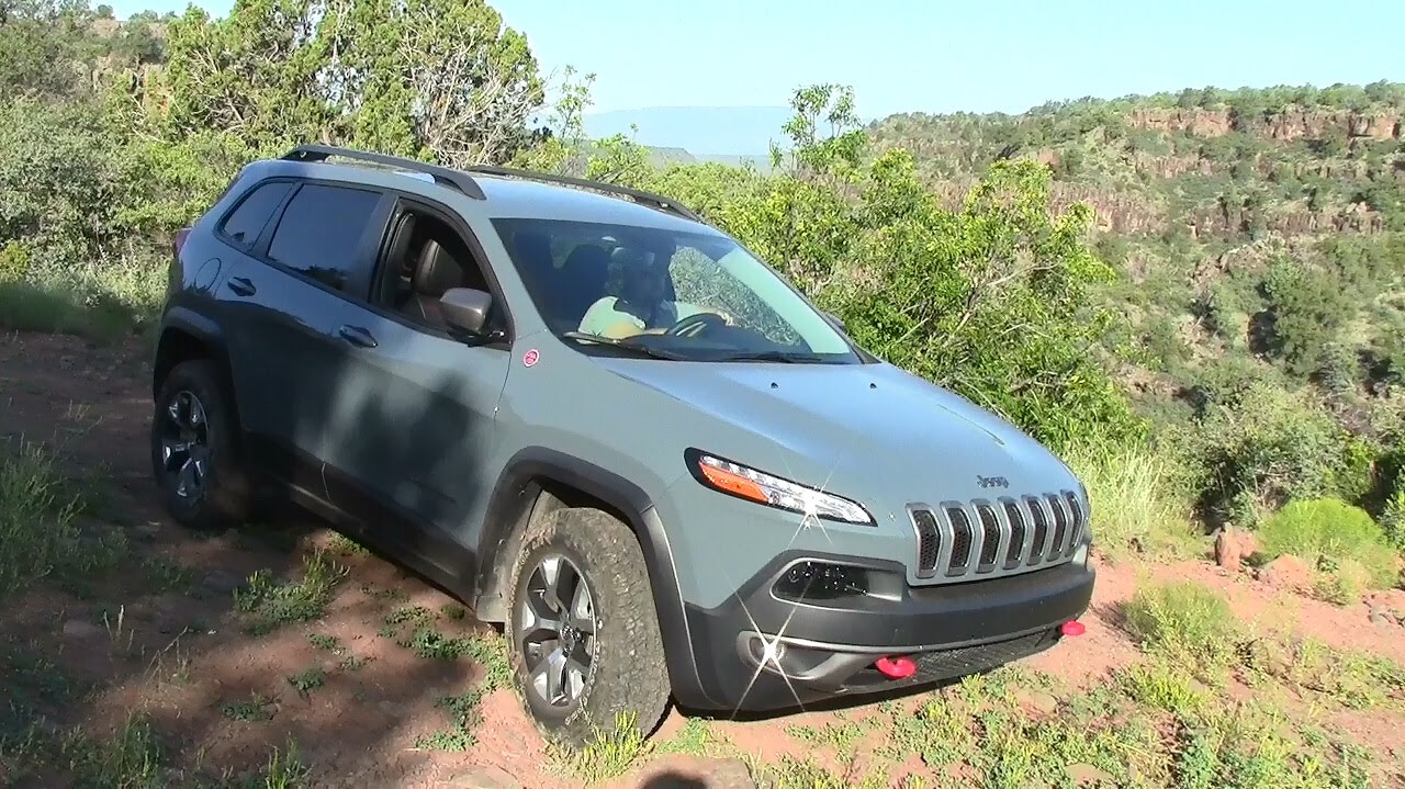 2015 Jeep Cherokee Trailhawk 4x4 V6 and 4-Cylinder Review