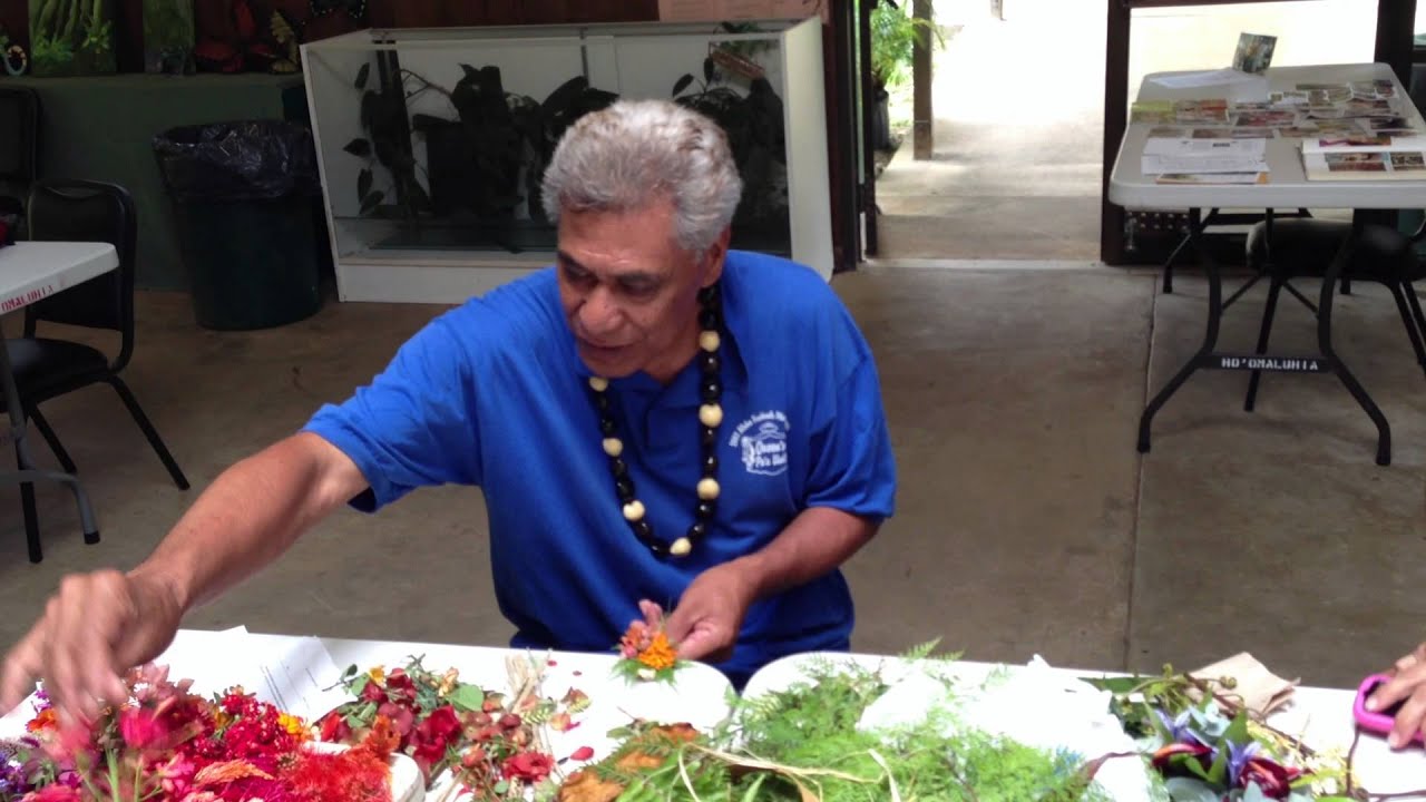 Bill Char making a wili lei