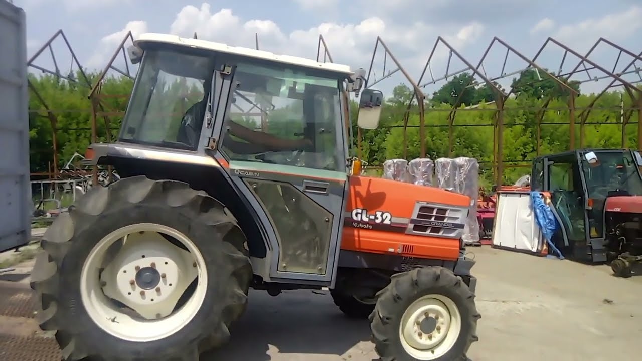 Розвантажуємо контейнер 22 06 2023 є Kubota GL з кабіною