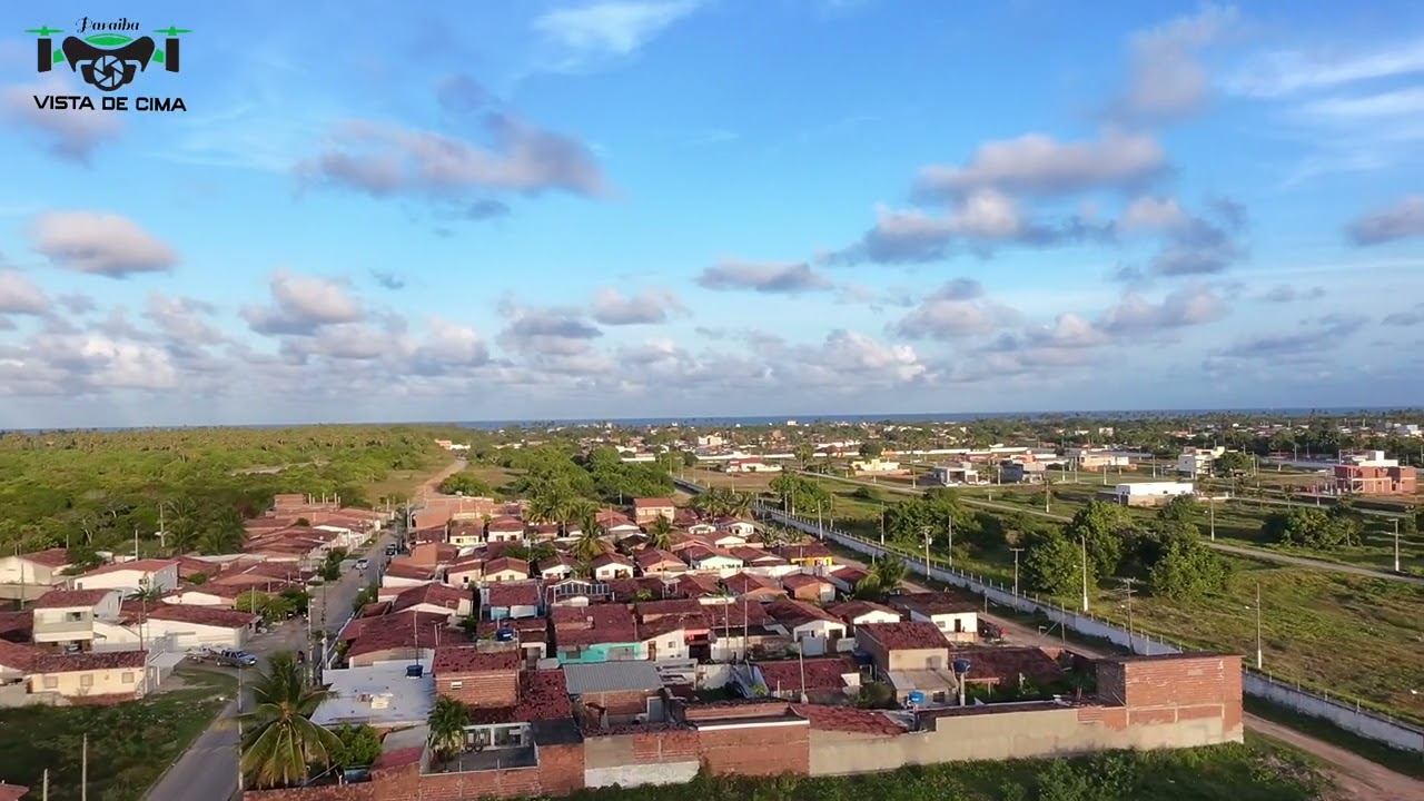 Drone sobrevoando-lindo por do sol.
