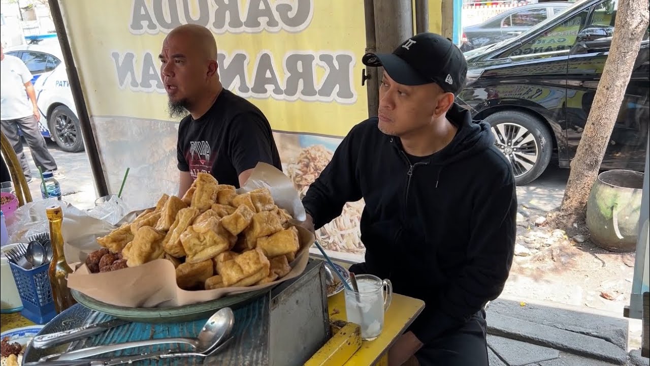 MAKAN LONTONG BALAP SEBELUM BERANGKAT KE JEMBER