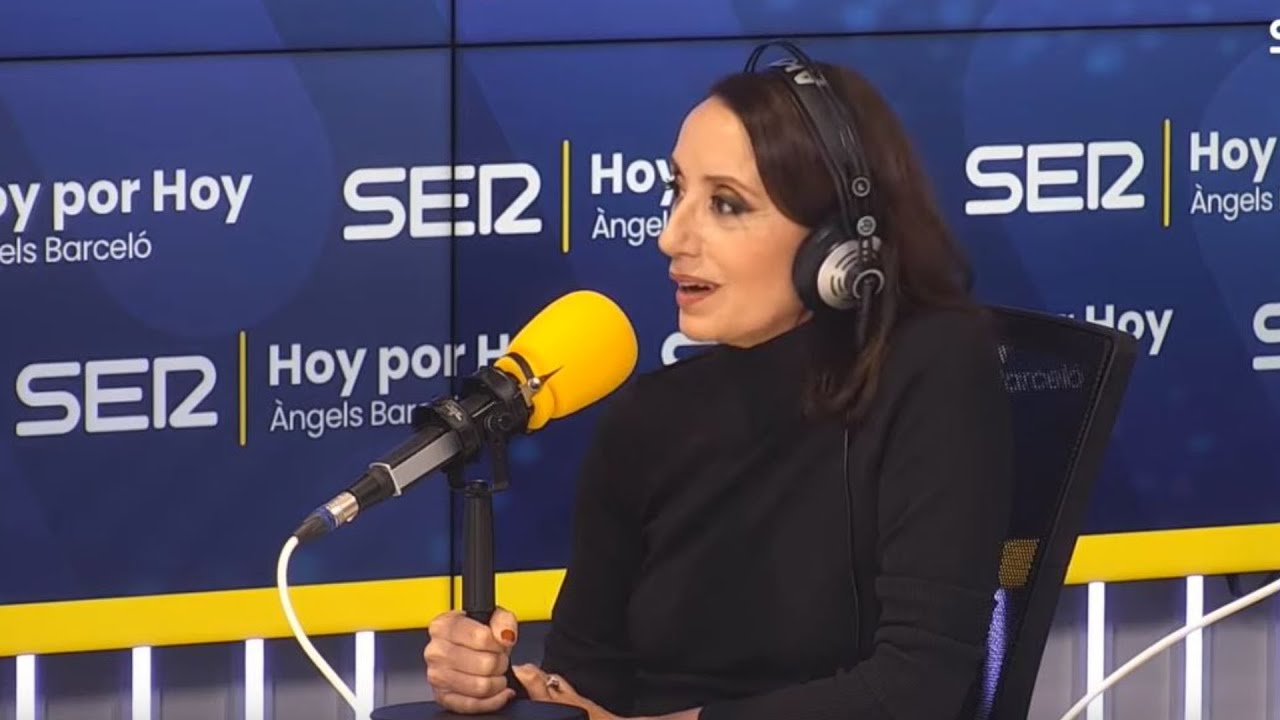Àngels Barceló charla con la cantante Luz Casal