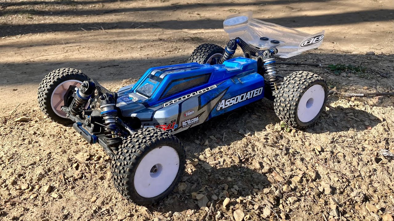 Team Associated RC10 B64D - Ripping On My Little Dirt Track