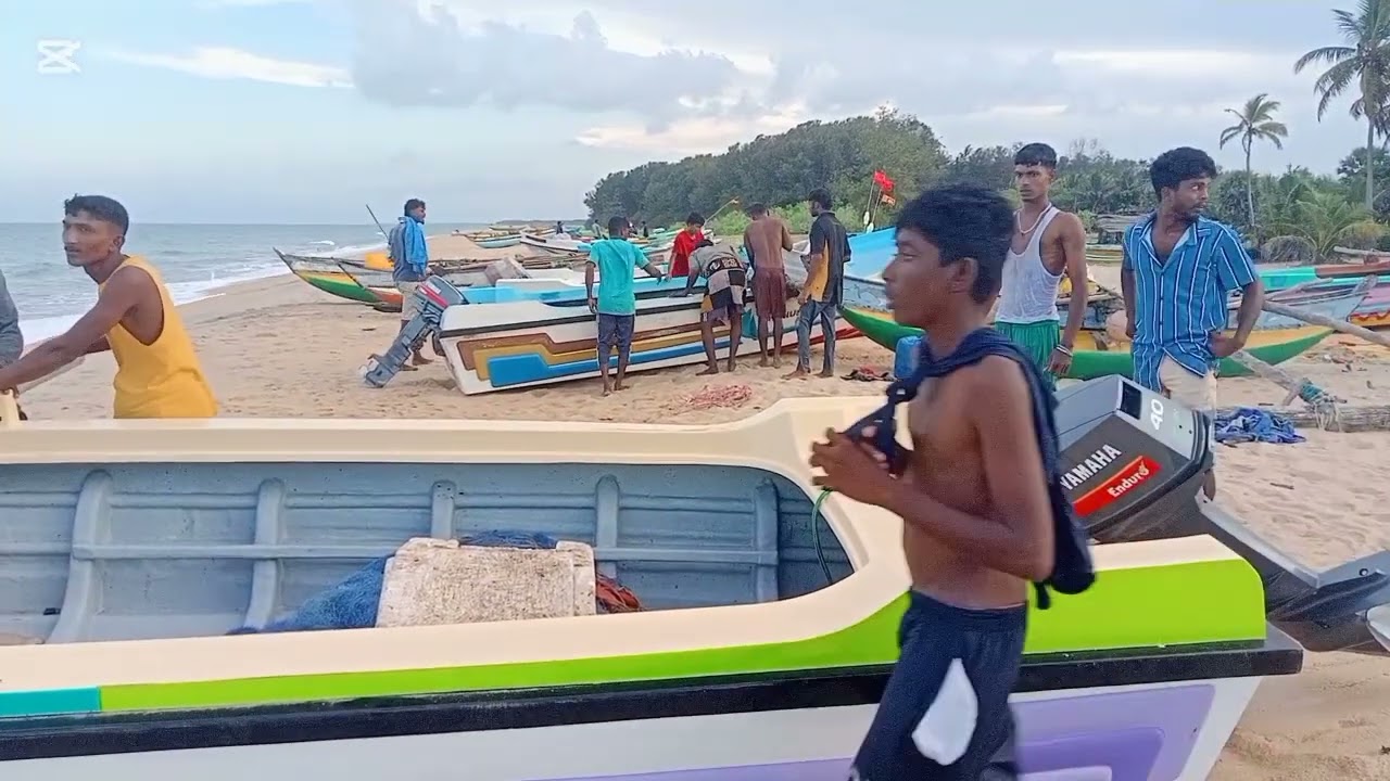 மாலை  களுவாஞ்சிகுடியில்  இருந்து 13 என்ஜின்  படகுகள்  பறந்தன 