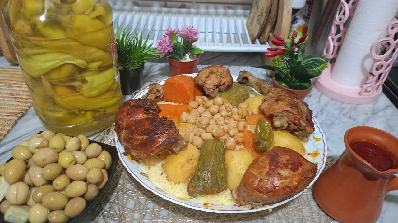 طعام او بربوشة (كسكس)طبق جزائري بالخضر و الكابويه(اليقطين) مع مصداقية الزيتون