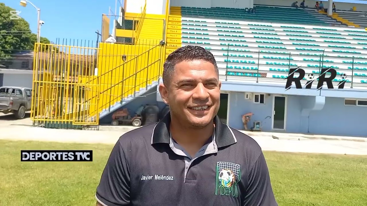 Javier Meléndez, gerente de IMDEPOR, anuncia que construirán gradería este en el Estadio Excélsior.