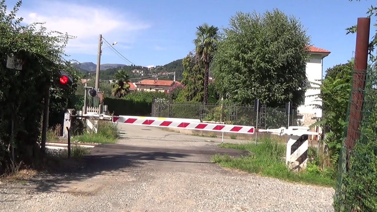 Passaggio a livello di via Cascina Cortella - Biella / Level Crossing / Bahnübergang / Paso a Nivel